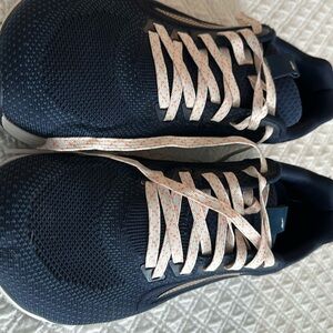 Women’s Altra Escalante Navy Running Shoes Size 10